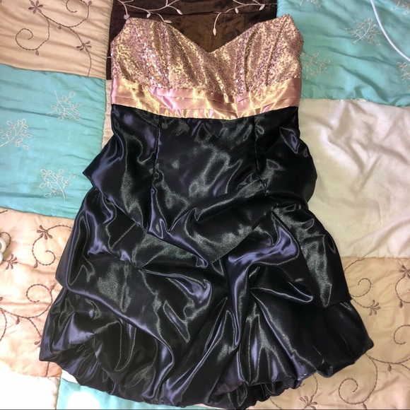 Size 7 Black Cocktail Dress w/Gold Sequence - Picture 1 of 6